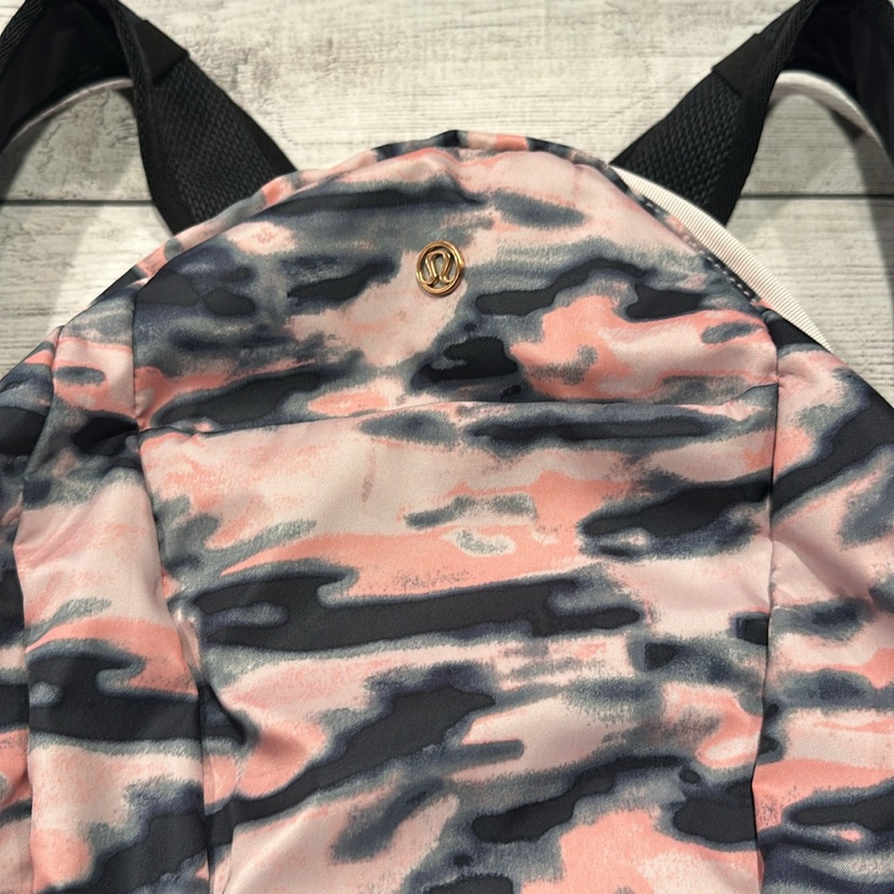 🍋Rare Vintage Lululemon Run From Work Backpack pink camo🍋 - Picture 2 of 15
